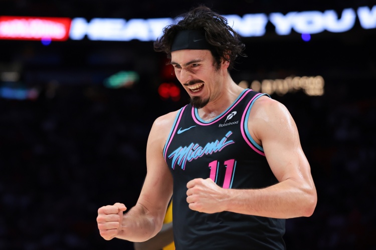 腾讯体育-场均16.2分！热火客战公牛 已连续缺席2场的哈克斯大概率出战