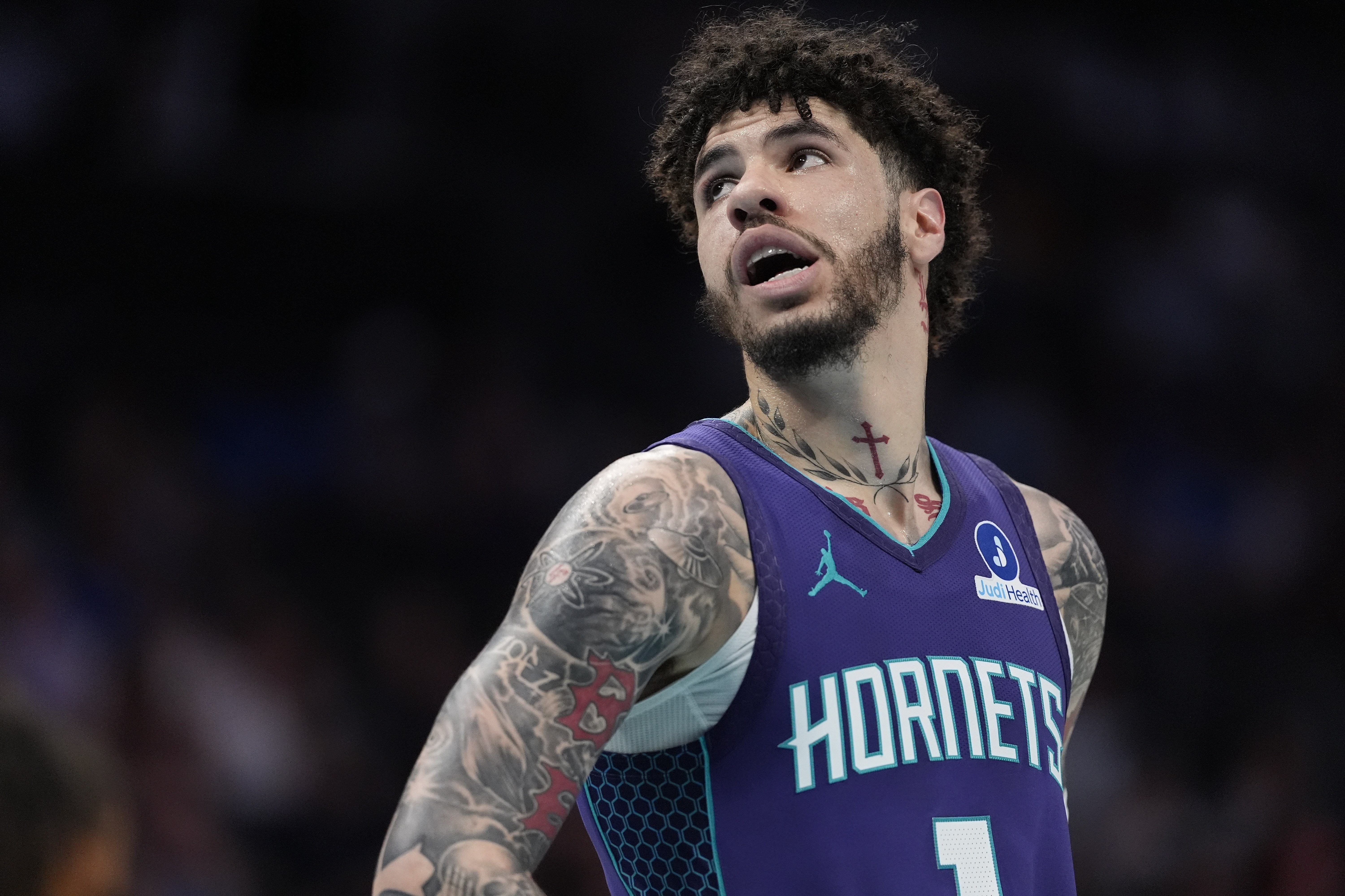 网球-虎头蛇尾！拉梅洛·鲍尔24中12&amp;三分15中6空砍36+5+6 末节零分